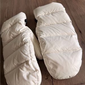 Super Puff Aritzia Cream Mittens